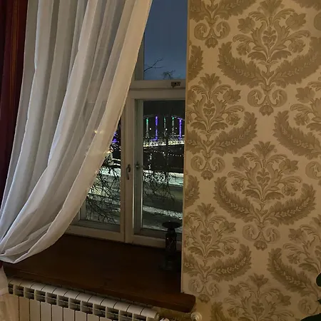 Poe 10 Apartment *